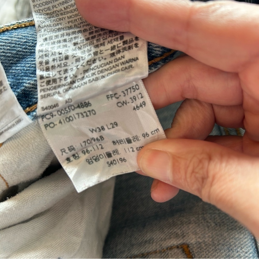 Levi’s 550 Straight Leg Size 36X27 100% Cotton Has Distressing Hem 27” Inseam - Picture 12 of 12